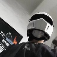 白给的阿言